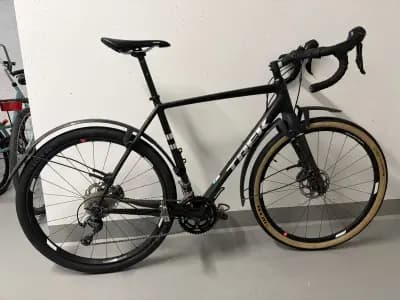 Trek Gravel-pyörä (kahdet kiekot/renkaat)